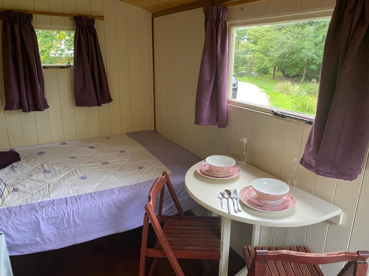 The Shepherd'S Hut - Wild Escapes Wrenbury Off Grid Glamping - Ages 12 And Over Baddiley Экстерьер фото