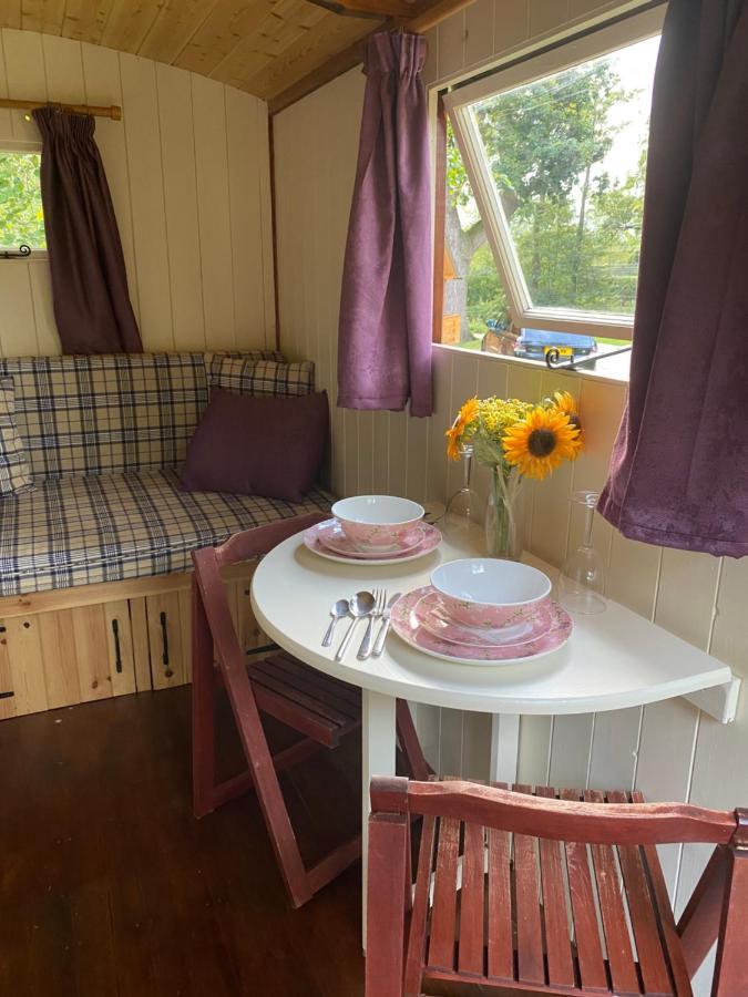 The Shepherd'S Hut - Wild Escapes Wrenbury Off Grid Glamping - Ages 12 And Over Baddiley Экстерьер фото