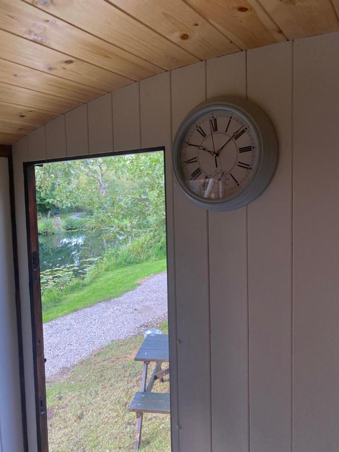 The Shepherd'S Hut - Wild Escapes Wrenbury Off Grid Glamping - Ages 12 And Over Baddiley Экстерьер фото