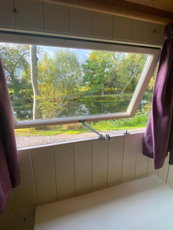 The Shepherd'S Hut - Wild Escapes Wrenbury Off Grid Glamping - Ages 12 And Over Baddiley Экстерьер фото